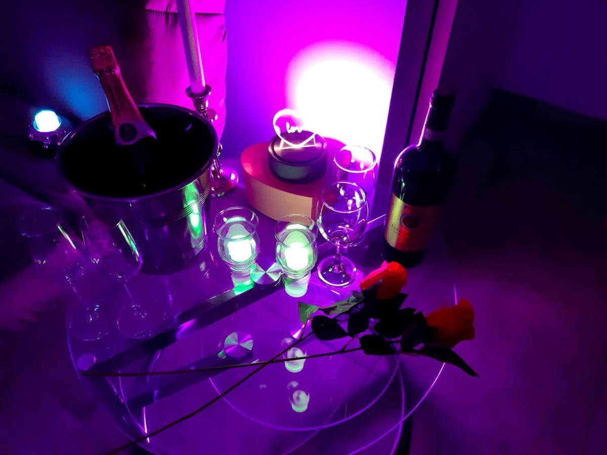 Un Sejour Romantique En Couple Avec Jacuzzi Prive Chromotherapie Jardin Maison Privee Ychoux Luaran gambar