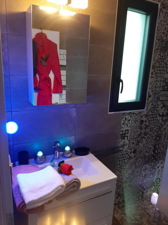 Un Sejour Romantique En Couple Avec Jacuzzi Prive Chromotherapie Jardin Maison Privee Ychoux Luaran gambar