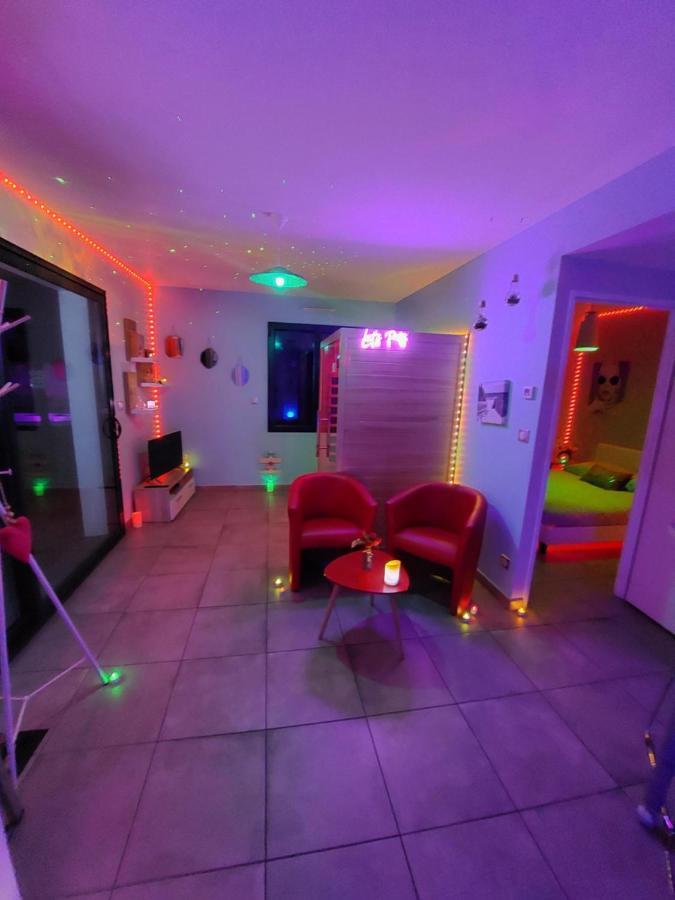 Un Sejour Romantique En Couple Avec Jacuzzi Prive Chromotherapie Jardin Maison Privee Ychoux Luaran gambar