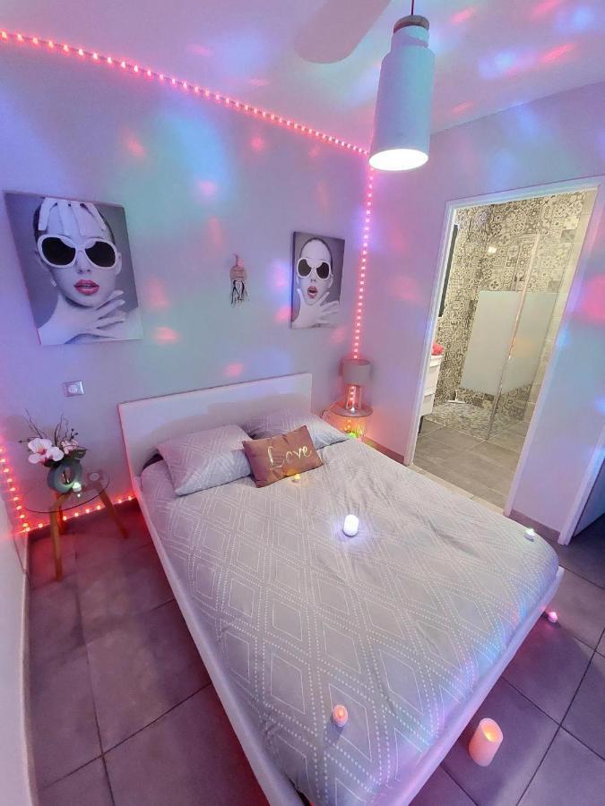 Un Sejour Romantique En Couple Avec Jacuzzi Prive Chromotherapie Jardin Maison Privee Ychoux Luaran gambar