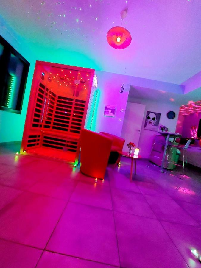 Un Sejour Romantique En Couple Avec Jacuzzi Prive Chromotherapie Jardin Maison Privee Ychoux Luaran gambar
