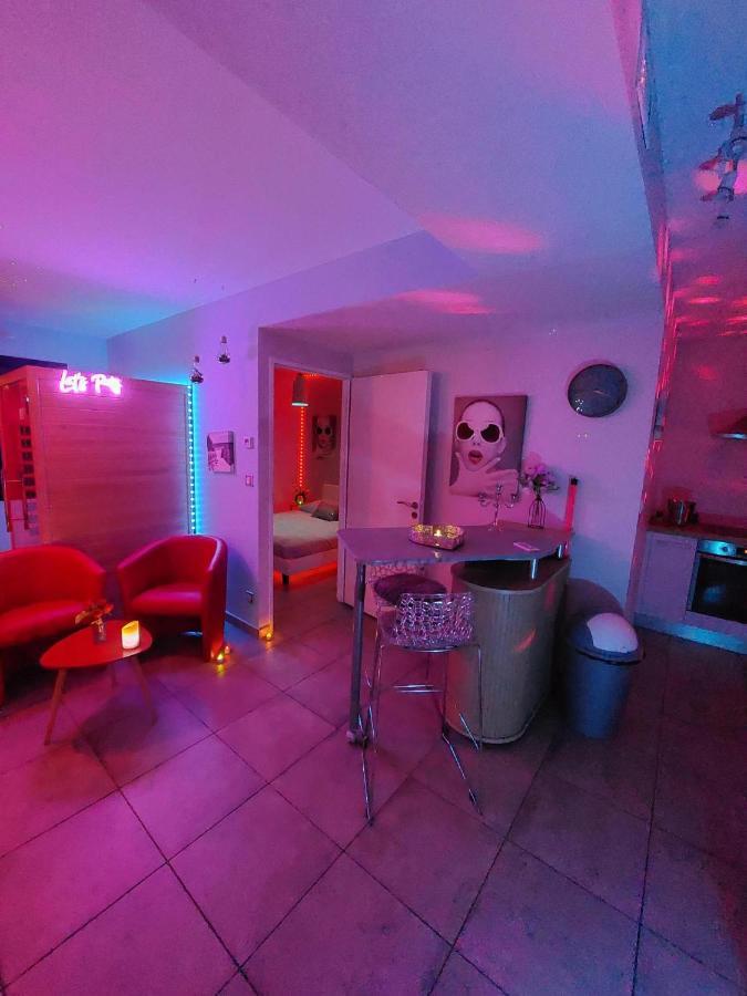 Un Sejour Romantique En Couple Avec Jacuzzi Prive Chromotherapie Jardin Maison Privee Ychoux Luaran gambar